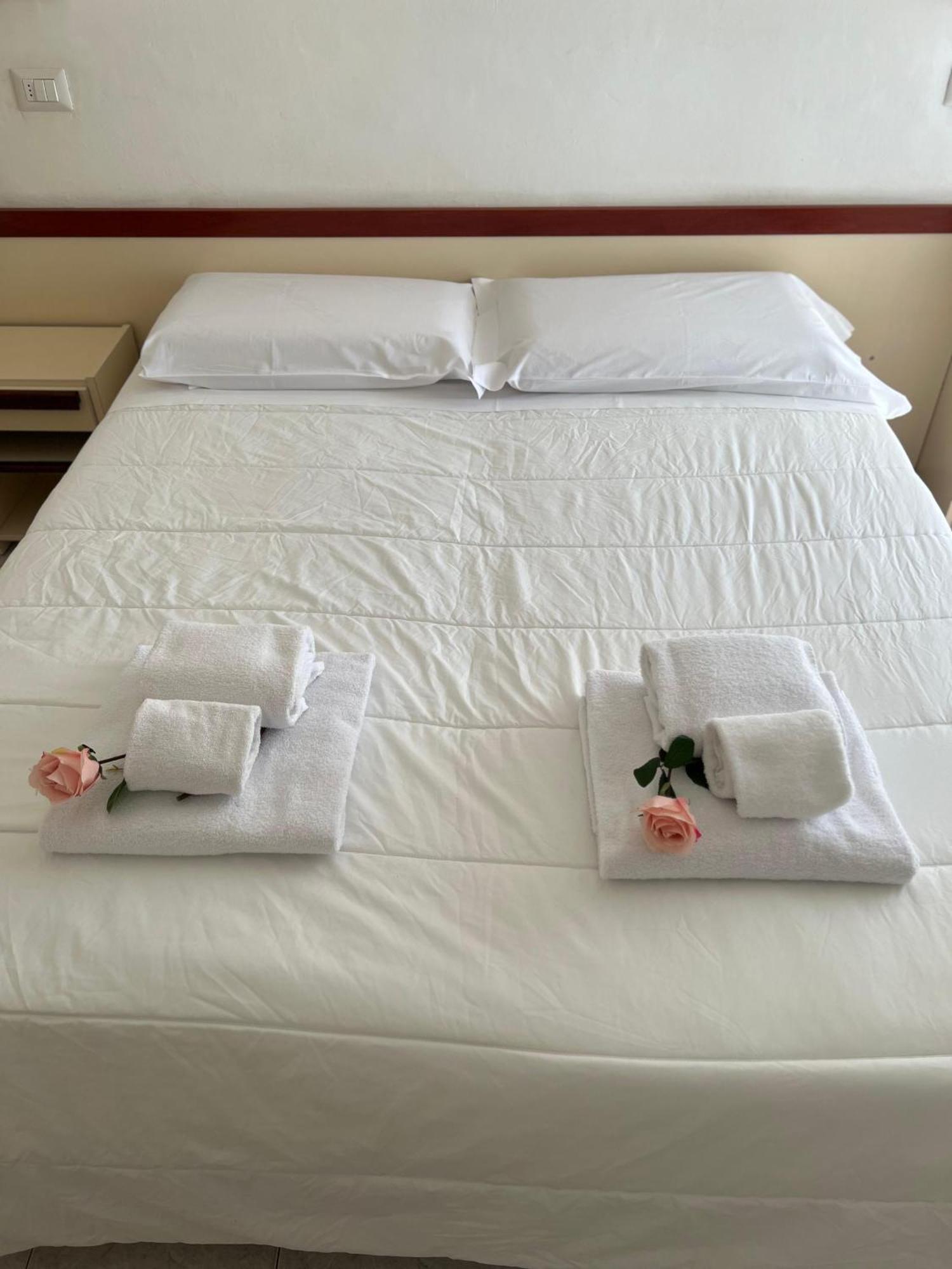 Due Gemelle Hotel ริมินี ภายนอก รูปภาพ