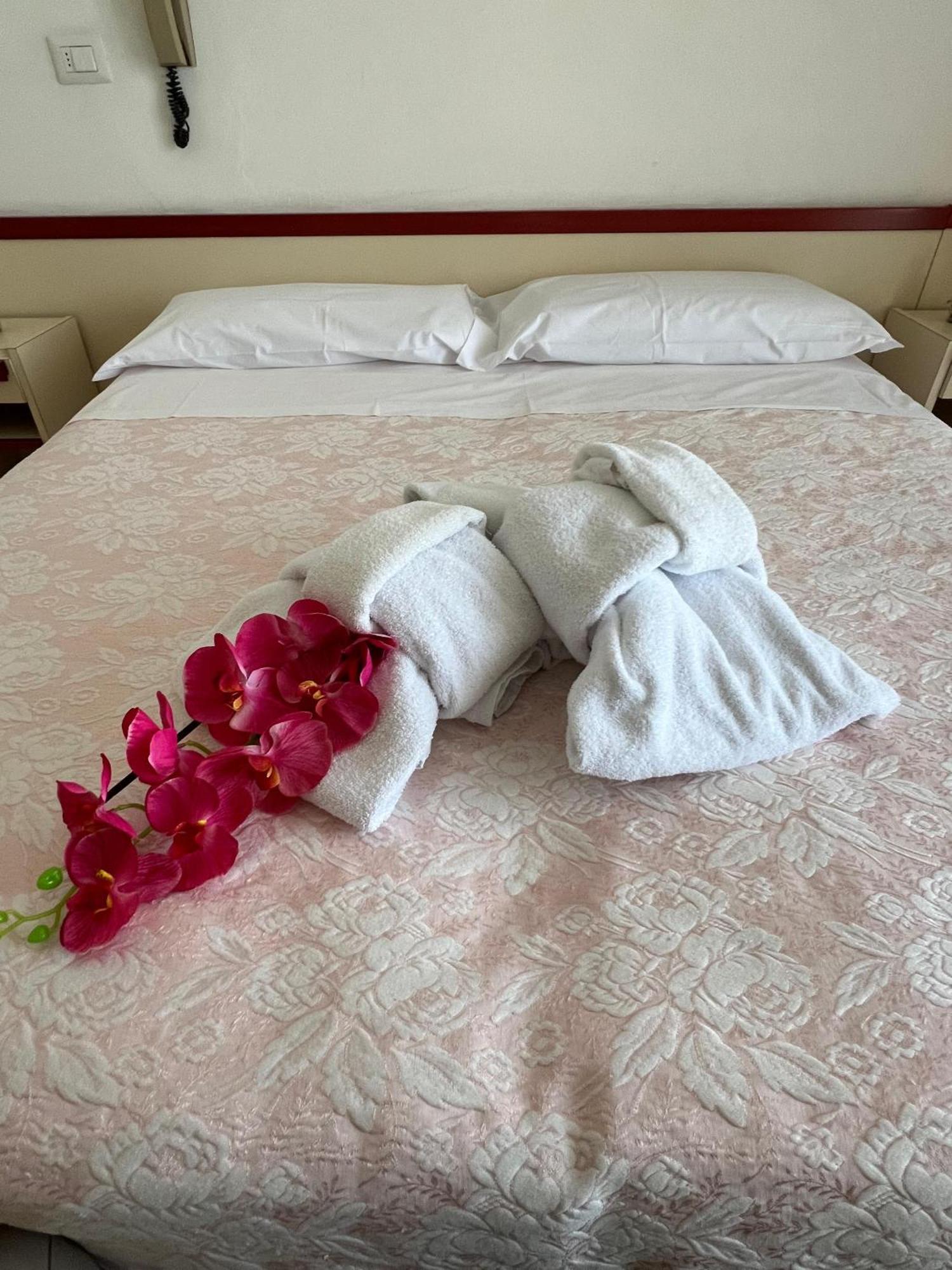 Due Gemelle Hotel ริมินี ภายนอก รูปภาพ