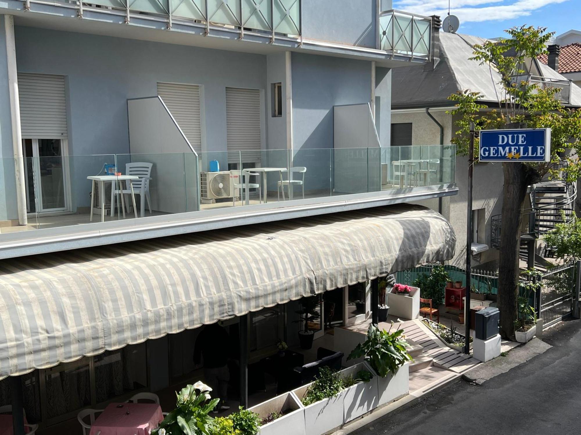 Due Gemelle Hotel ริมินี ภายนอก รูปภาพ