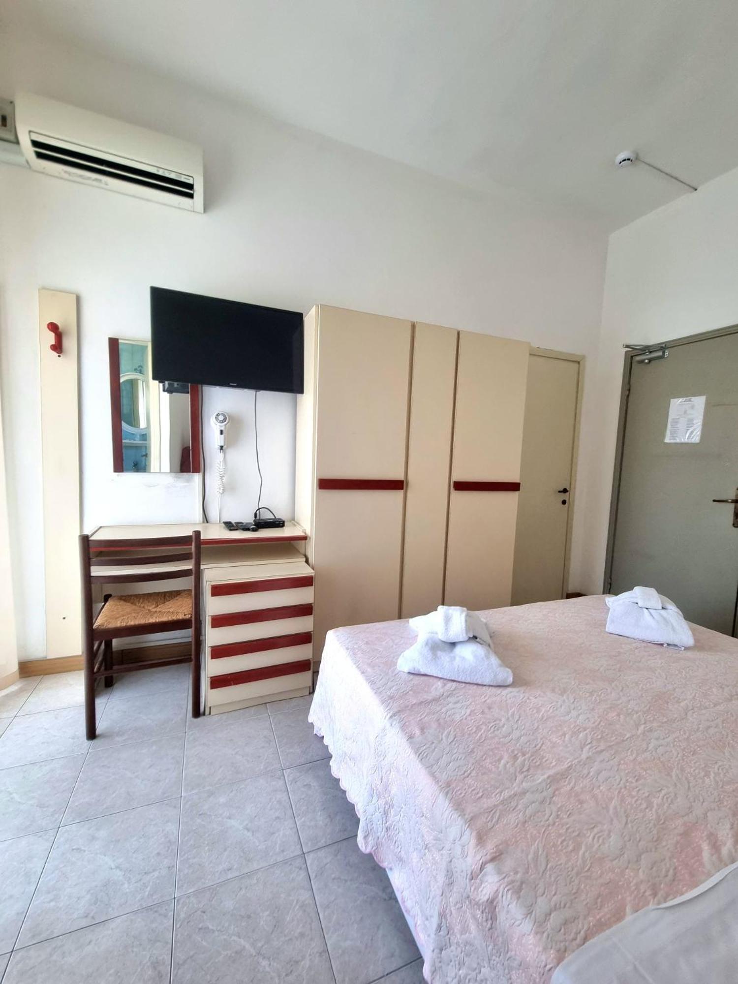 Due Gemelle Hotel ริมินี ภายนอก รูปภาพ