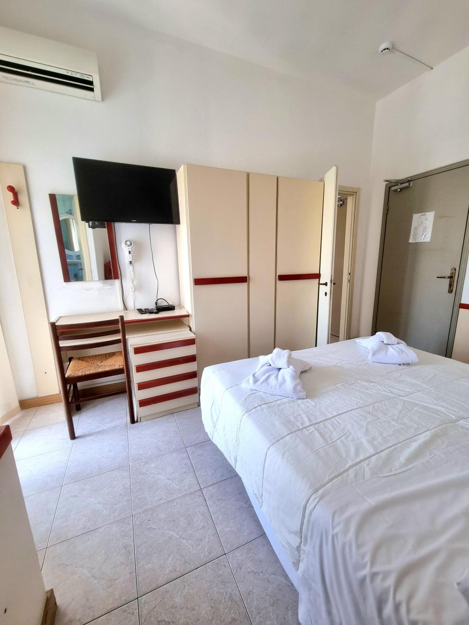 Due Gemelle Hotel ริมินี ภายนอก รูปภาพ